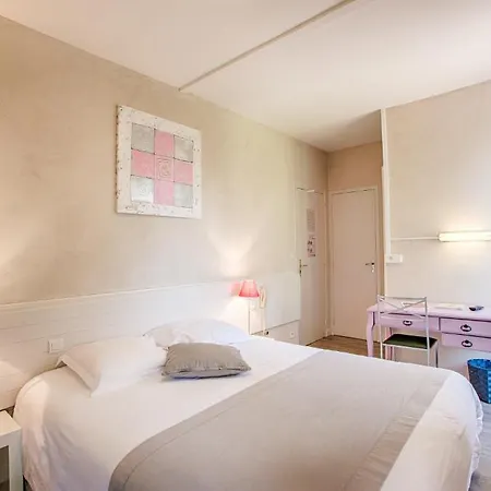 Отель Logis Restaurant L'ile De Sees 2*